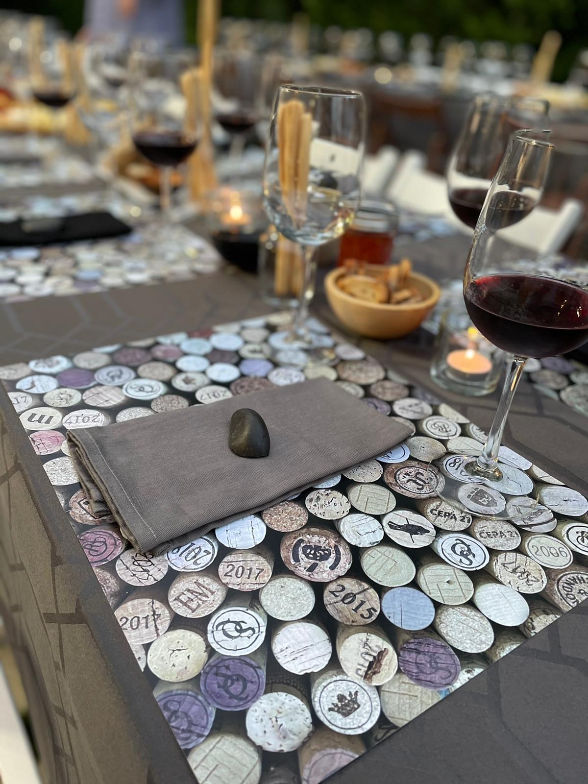 WINE CORKS PAPER PLACEMAT