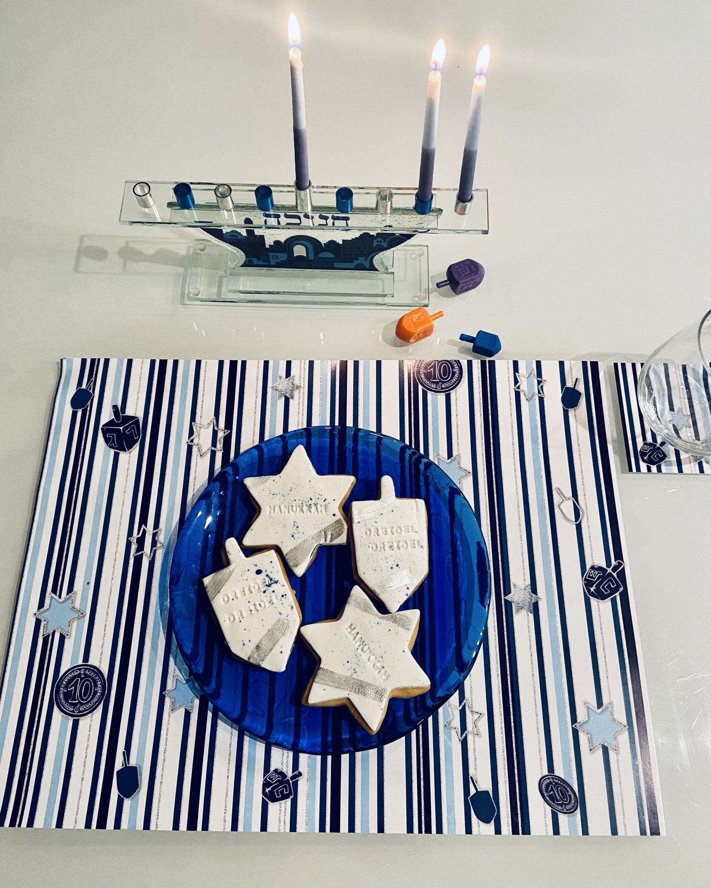 HANNUKAH BLUE AND SILVER STRIPES PAPER PLACEMAT