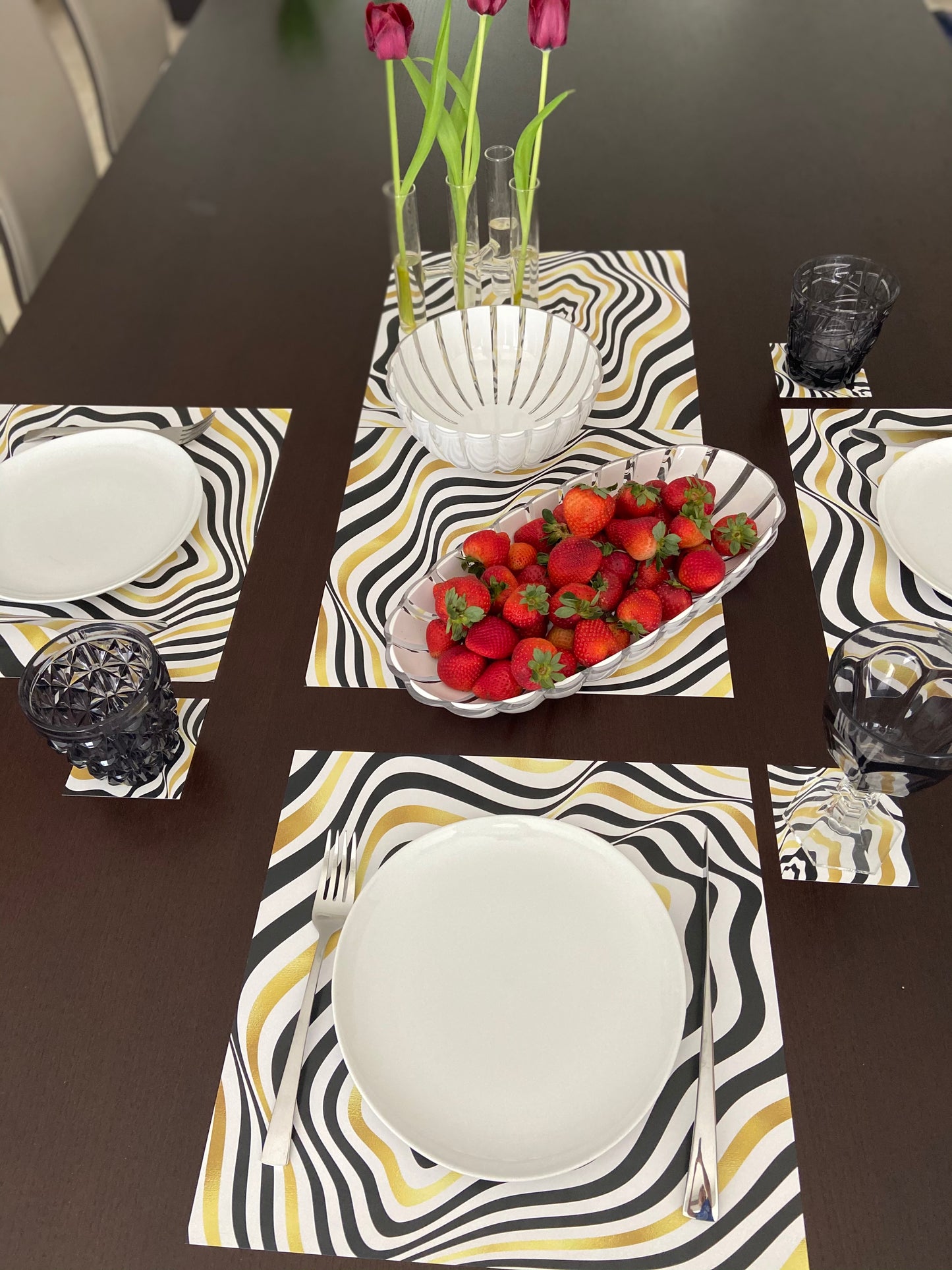 BLACK AND GOLD OP-ART PAPER PLACEMAT